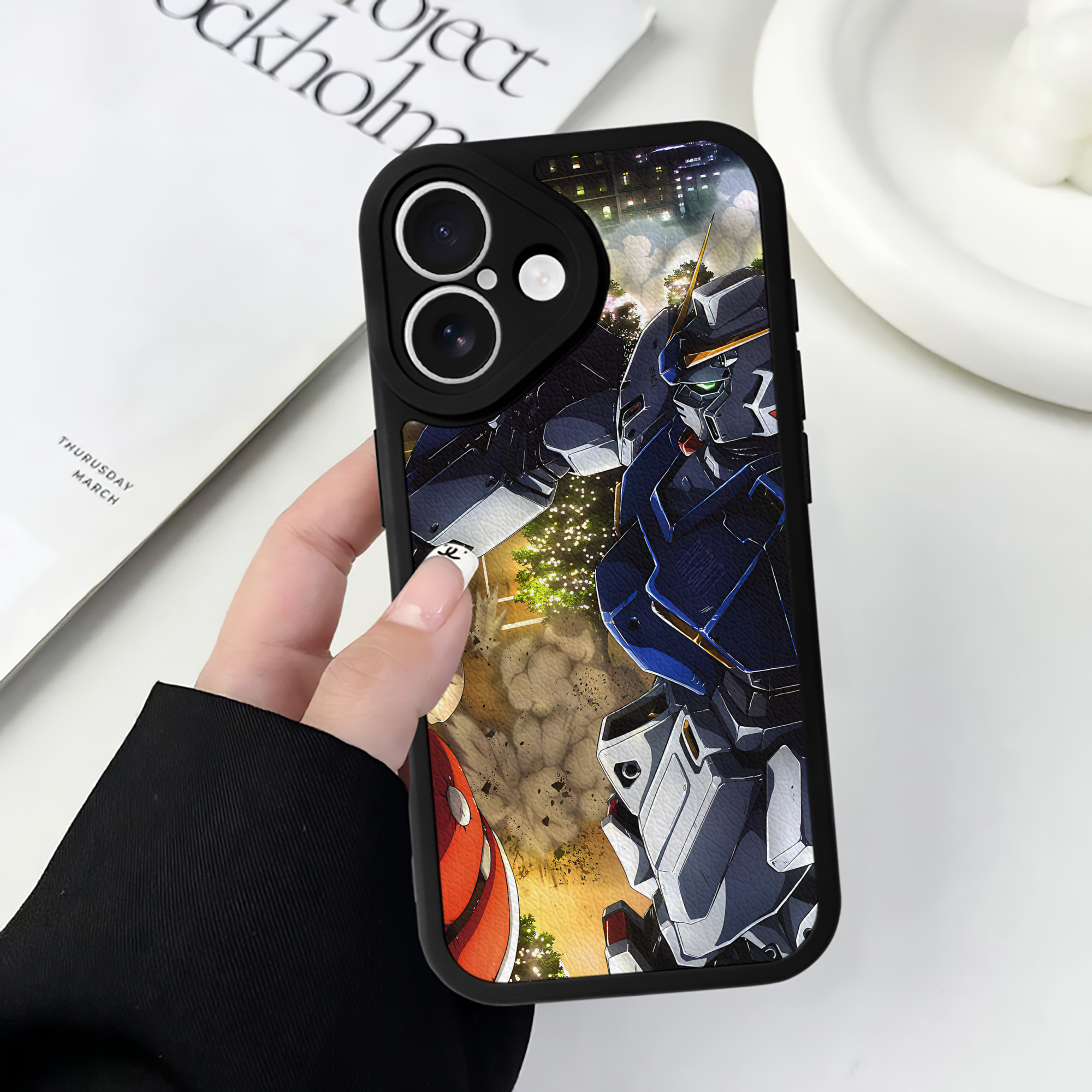 （画像用） 機動戦士ガンダム Mobile Suit Gundam 【iPhone 16シリーズ対応】シリコンスマホケース（レザー調） 材質：シリコン